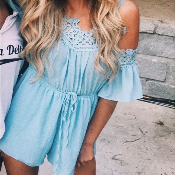 Cold shoulder crochet romper - Picture 2 of 2